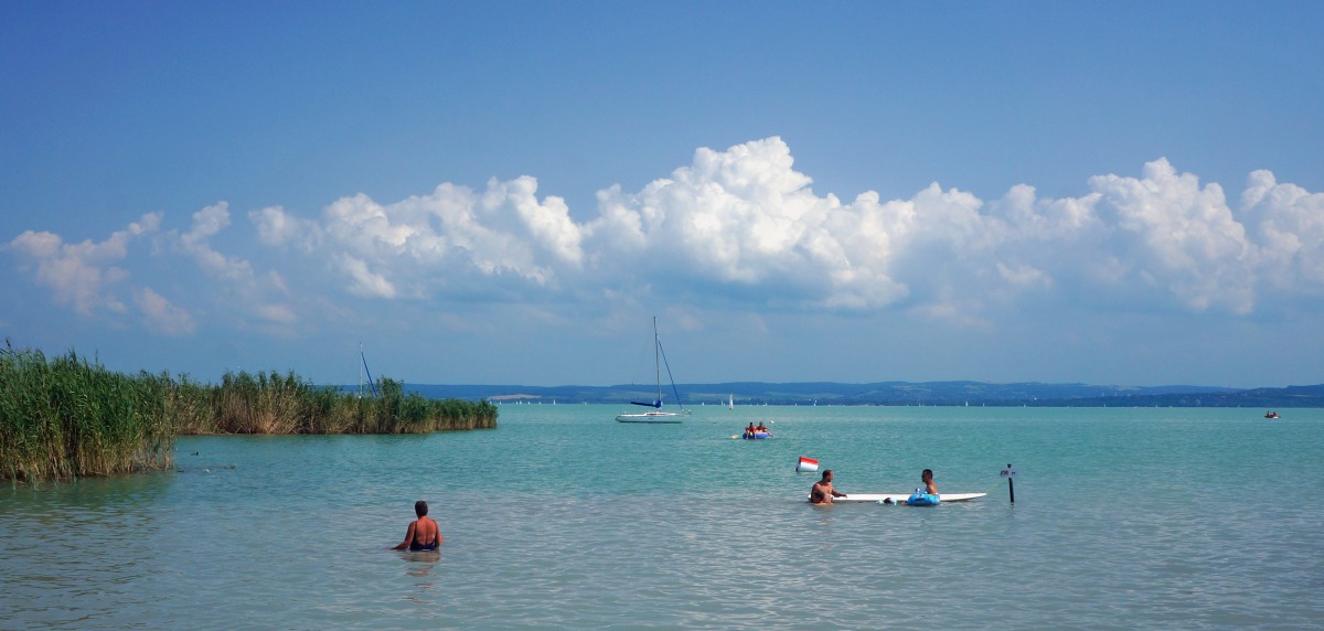 NEM KELL VÉDETTSÉGI KÁRTYA A BALATONI STRANDOKHOZ