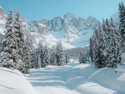 Hófödte csúcsok és alpesi kalandok – téli programok a Zseppelinnél!