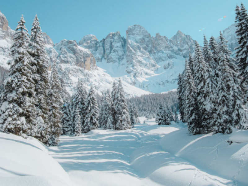 Hófödte csúcsok és alpesi kalandok – téli programok a Zseppelinnél!